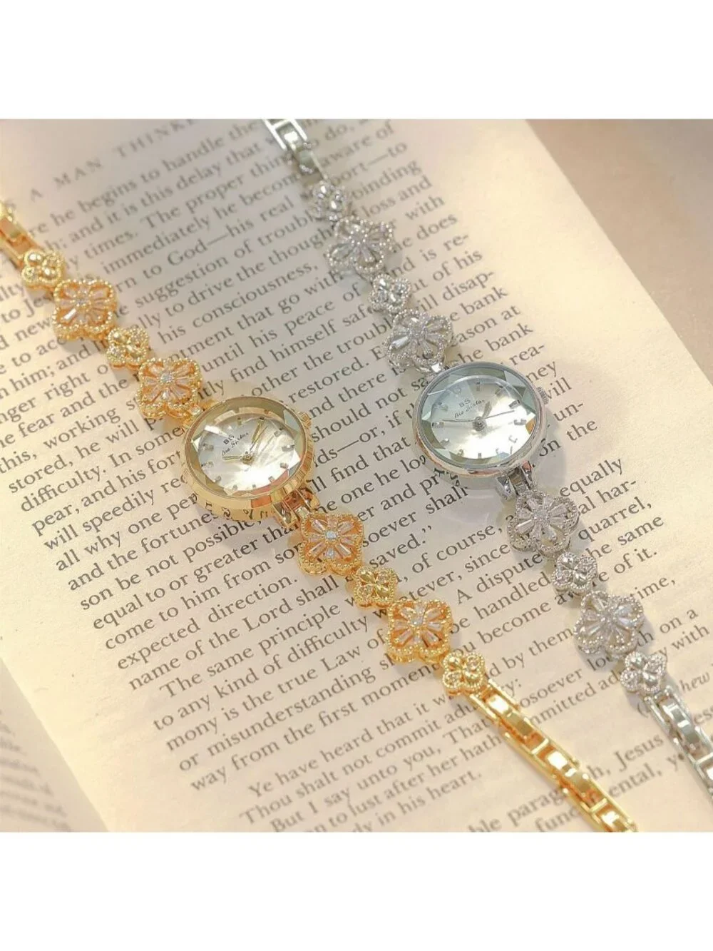 Women's Silver White Analog Quartz Vintage Hollow Four Leaf Chain Bracelet Watch